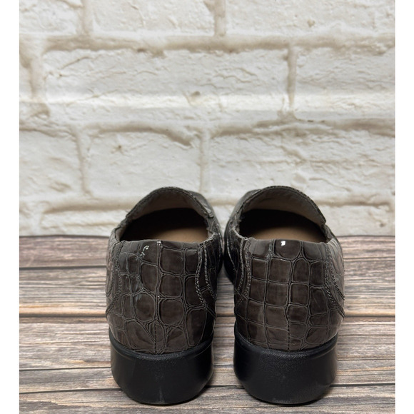 Clarks Brown Faux Croc Patent Leather Slip on Loafers Shoes Womens 7M - Picture 12 of 16